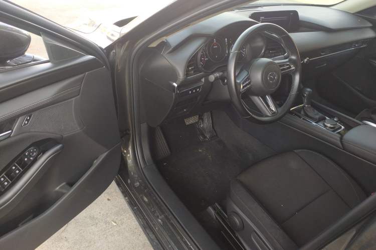 Used Mazda 3 Axela 2021 2.0L Automatic ZhiXuan Edition Driver Seat