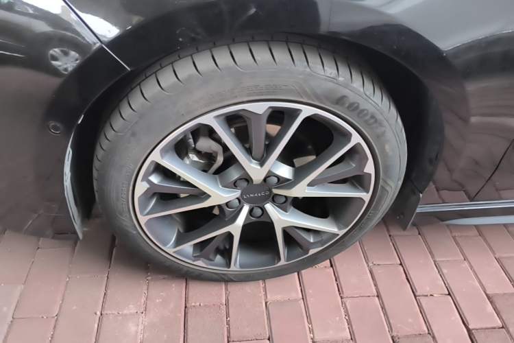 Used Lynk & Co 03 2022 2.0TD DCT JingPro Left Front Wheel Hub