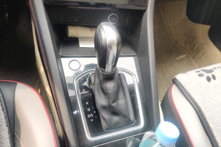 Used Jetta VS7 2022 280TSI Automatic Enjoyment Edition Gear Lever