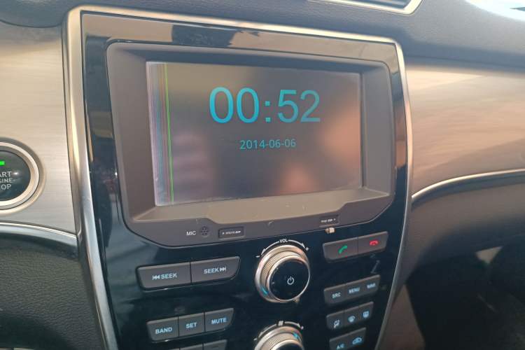 Used Haval H2 2014 1.5T Manual Two-Wheel Drive Elite Edition Audio And AC Panel