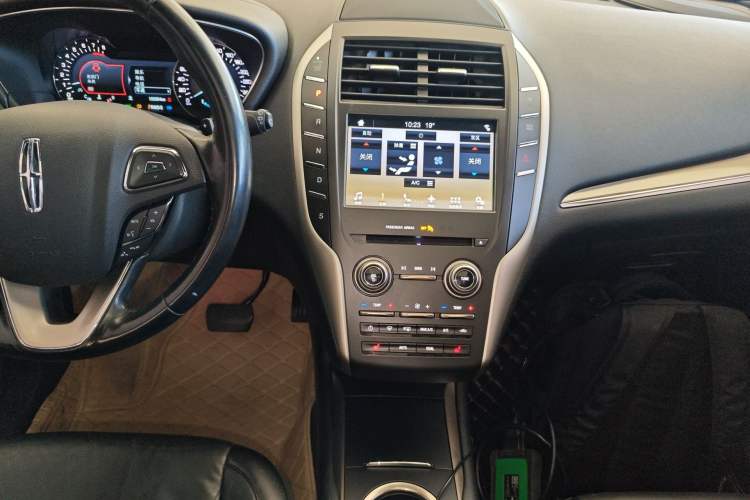 Used Lincoln MKC 2017 2.0T Two-Wheel Drive Deluxe Edition
