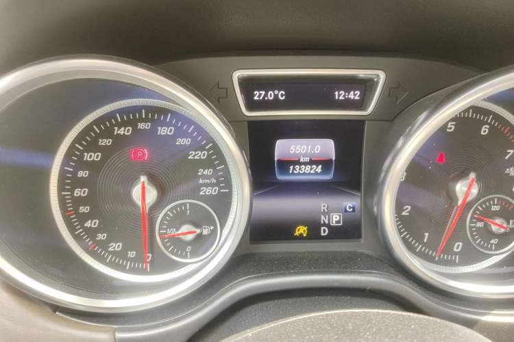 Used Mercedes-Benz GLE 2016 GLE 320 4MATIC Luxury Model Odometer Close Up