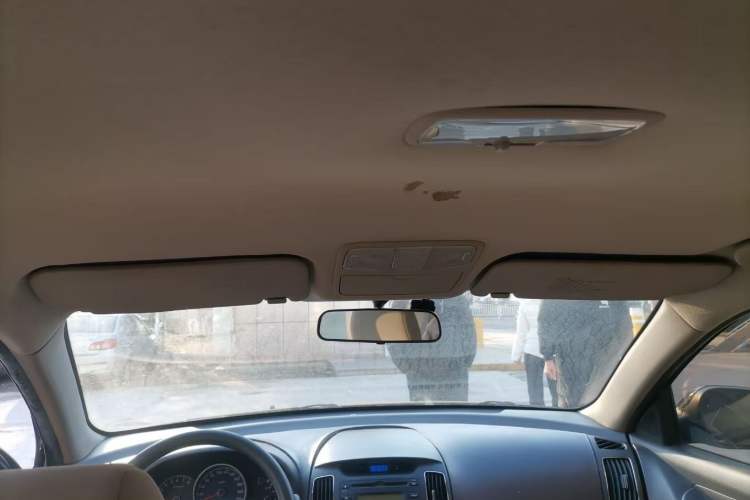 Used Hyundai Celesta 2015 1.6L Manual Comfort Model
