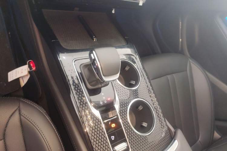 Used Hongqi HS3 2023 1.5T Two-Wheel Drive Shanwei Edition Gear Lever