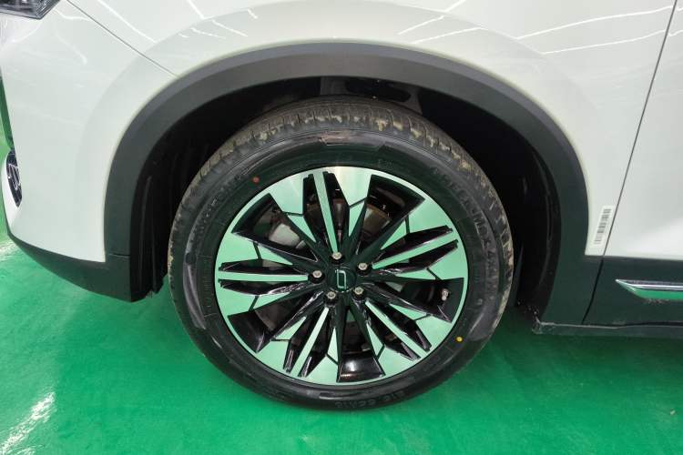 Used Bestune T77 2023 1.5T Automatic Luxury Model Left Front Wheel Hub