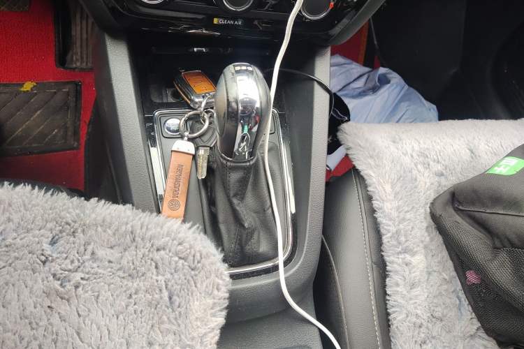 Used Volkswagen Sagitar 2018 280TSI DSG Comfort Model Gear Lever