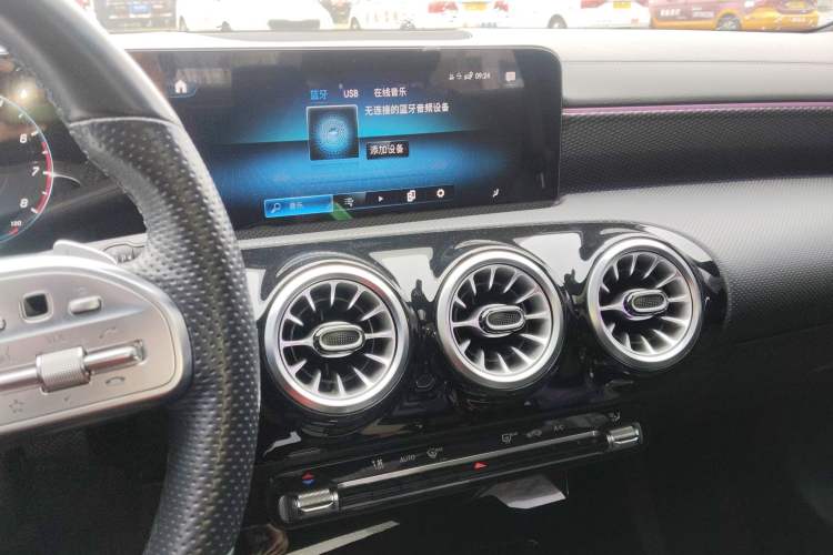 Used Mercedes-Benz A-Class 2022 Second Facelift A 200 L Sport Sedan Fashion Version
