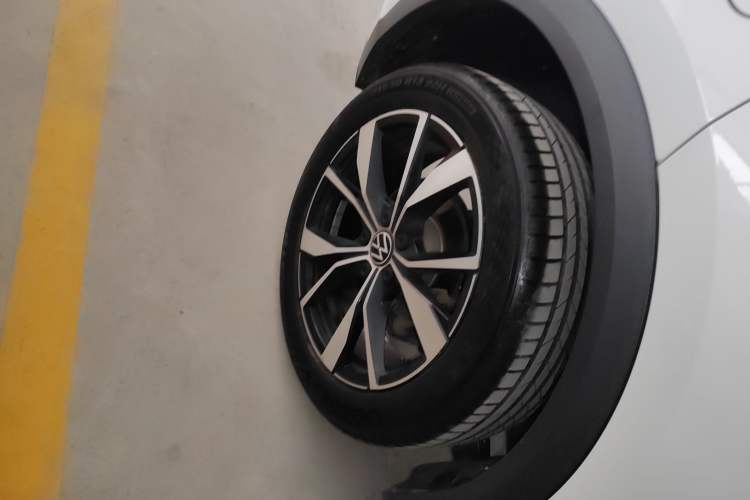 Used Volkswagen T-ROC 2023 300TSI DSG Two-Wheel-Drive Chen Guang Edition
