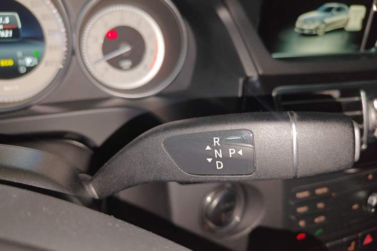 Used Mercedes-Benz E-Class 2015 E 260 L Sport Edition Gear Lever