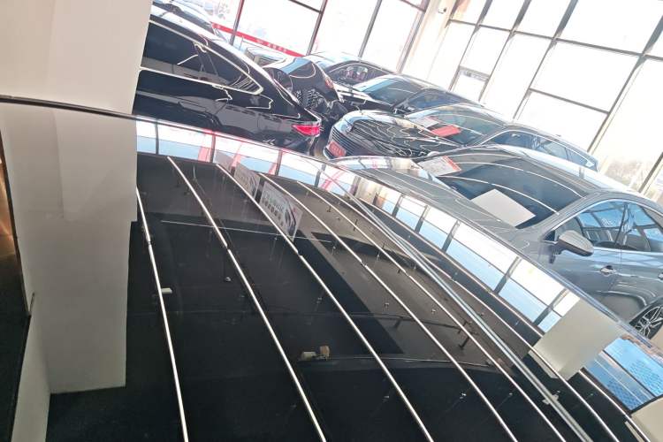 Used Mercedes-Benz E-Class New Energy 2023 E 350 e L Plug-in Hybrid Sports Sedan Roof