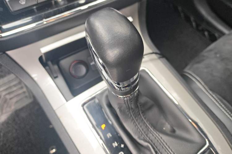 Used Roewe RX5 New Energy 2017 eRX5 50T Hybrid Connected Prestige Flagship Edition
