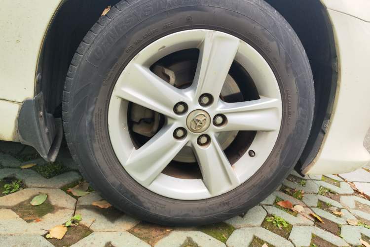 Used Toyota Reiz 2013 2.5S Elite Edition Right Front Wheel Hub