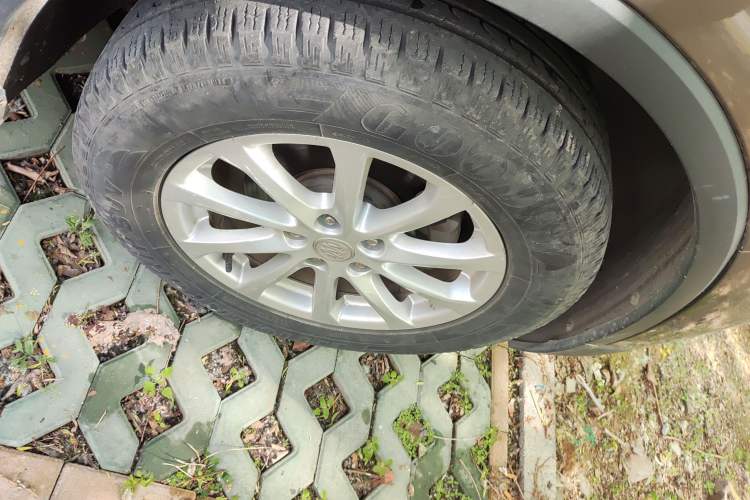 Used Buick Envision 2015 20T Four-Wheel Drive Elite Model Right Front Wheel Hub