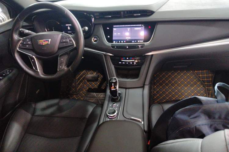 Used Cadillac XT5 2020 28T Tech Edition Center Console