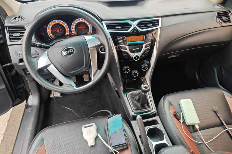 Used BYD F3 2016 1.5L Manual Luxury Model Center Console