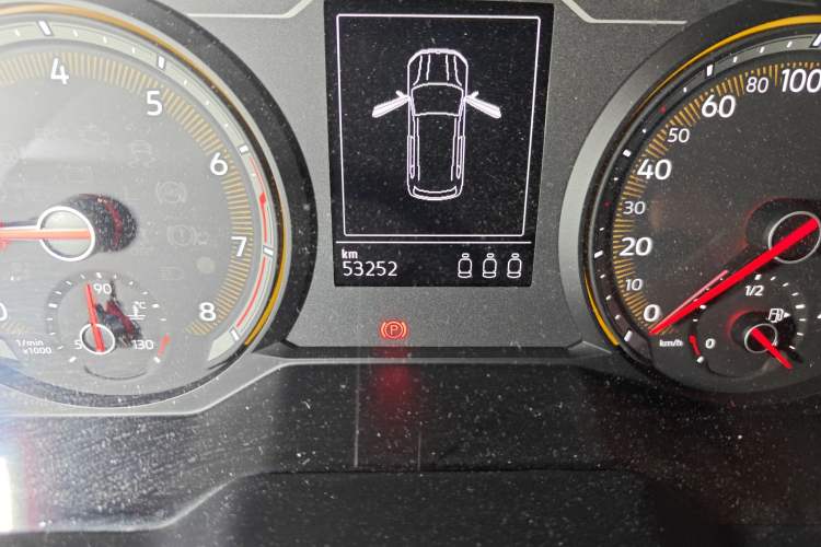 Used Volkswagen Tharu 2021 280TSI Two-Wheel-Drive Luxury Plus Edition Odometer Close Up