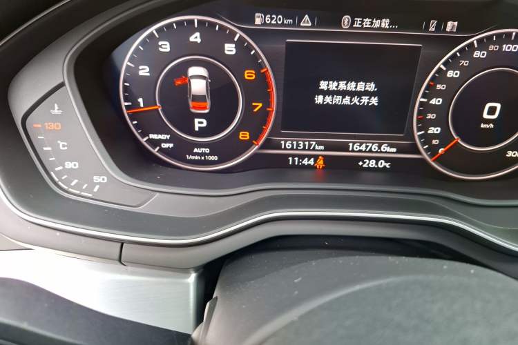 Used Audi A4L 2019 40 TFSI Fashion Edition China VI Emission Standard Odometer Close Up