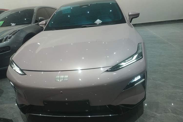 Used Geely Galaxy E8 2024 665 km Range Rear-Drive Starship Long-Range Version