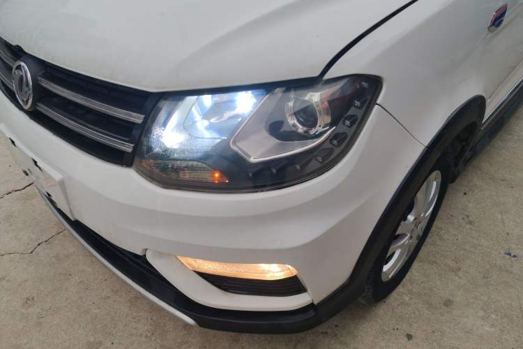 Used Dongfeng Fengon 370 2016 1.5L Manual Luxury Version SFG15-05 7 Seats Left Front Headlight