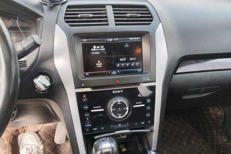 Used Ford Explorer 2013 3.5L Deluxe Model
