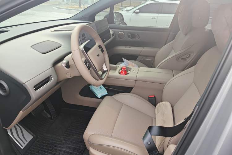 Used Li Auto i6 2025 Model Two-Wheel-Drive Standard Type