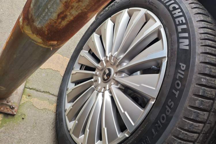 Used ONVO Luxeed L90 2025 Model—Max Six-Seater Version Exterior 4