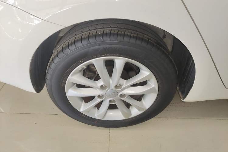 Used Kia K3 2016 1.6L Automatic GL Right Rear Wheel Hub