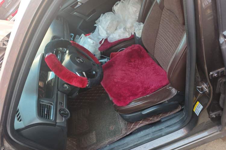 Used Volkswagen Gran Lavida 2013 1.6L Automatic Fashion Model
