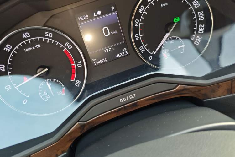 Used Skoda Superb 2016 TSI380 DSG Prestige Edition Odometer Close Up