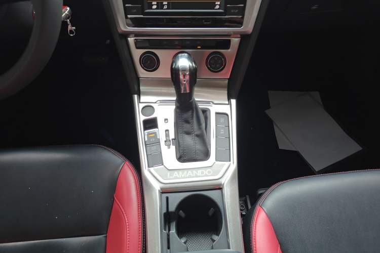 Used Volkswagen Lamando 2019 230TSI DSG Vision Edition China VI Standard Gear Lever