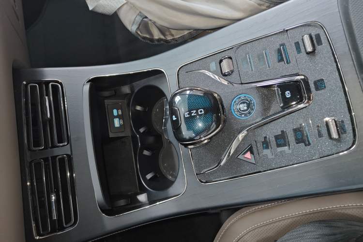 Used BYD Han 2024 DM-i Glory Edition 121KM Premium Model Gear Lever