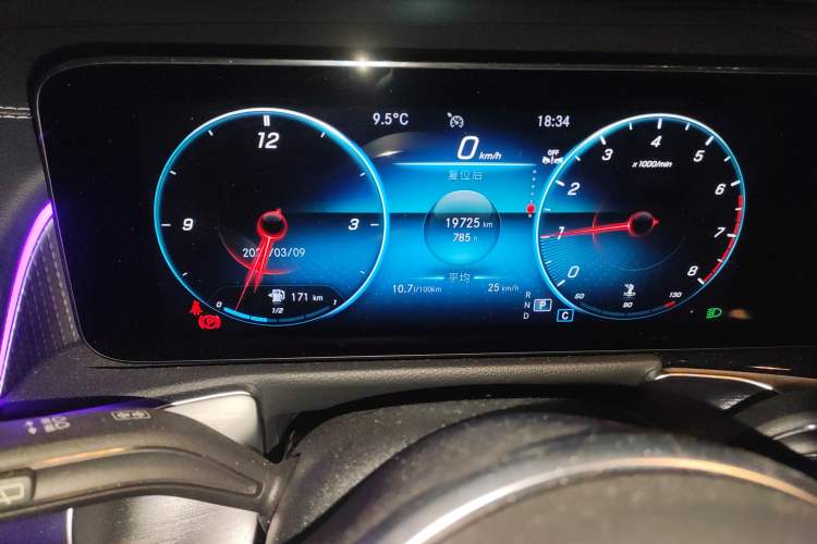 Used Mercedes-Benz GLB 2023 GLB 220 Fashion Model Odometer Close Up