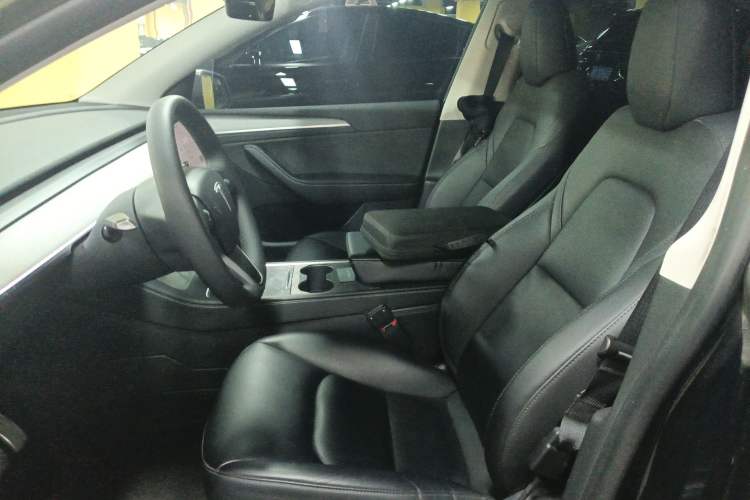 Used Tesla Model Y 2023 Long-Range All-Wheel-Drive Version Left Front Seat