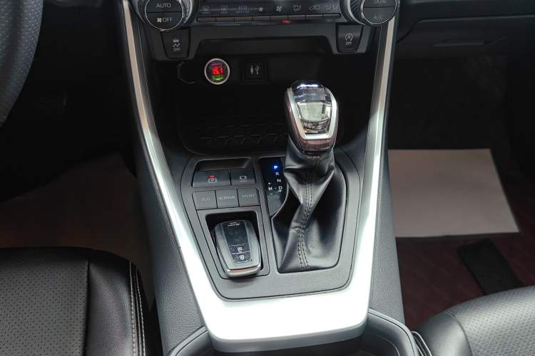 Used Toyota RAV4 2022 2.0L CVT Two-Wheel Drive Fashion Edition