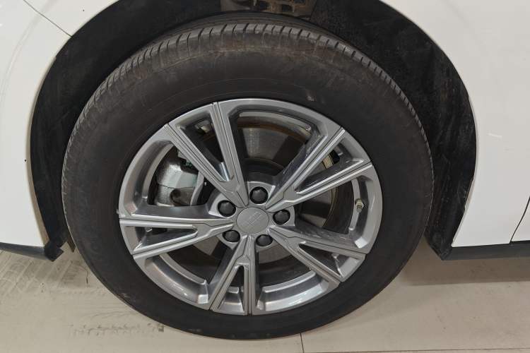 Used Geely Galaxy L6 2025 EM-i 140km Long-Range Version
