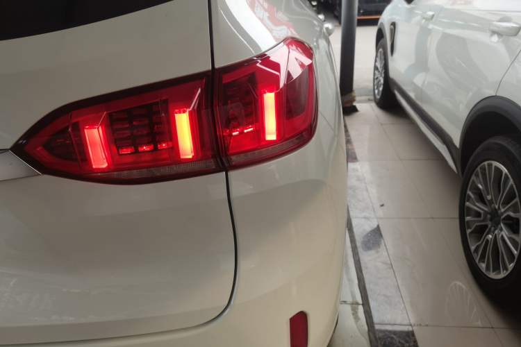 Used Wey VV6 2021 2.0T Two-Wheel Drive Smart Plus
