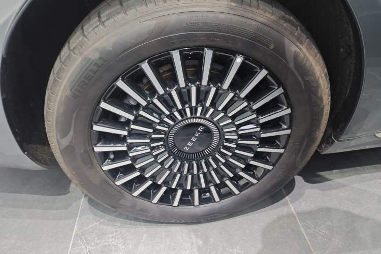 Used Zeekr 009 2024 Six-Seat Executive Version 4WD 108 kWh
