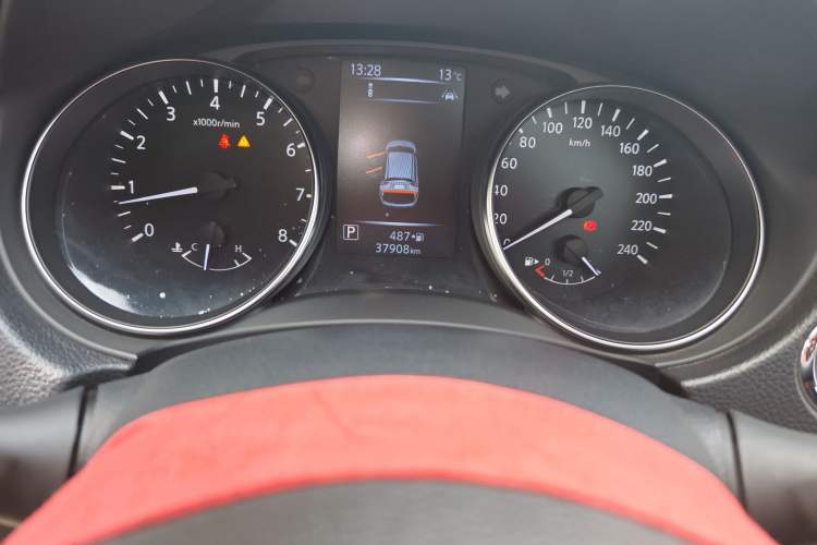 Used Nissan Qashqai 2019 2.0L CVT Luxury Edition Odometer Close Up