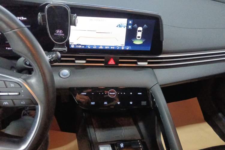 Used Hyundai Elantra 2021 1.5L CVT LUX Prestige Edition Audio And AC Panel