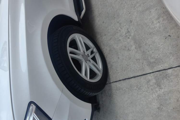 Used Audi Q5 2016 40 TFSI Comfort Model Left Front Wheel Hub