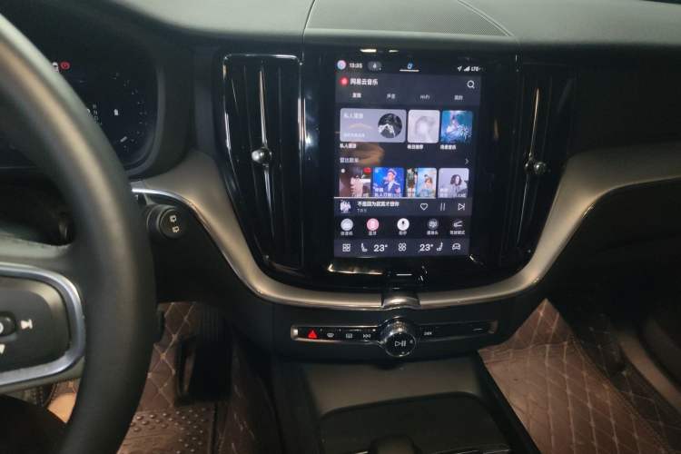 Used Volvo XC60 2025 B5 4x4 Smart Luxury Edition
