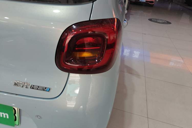 Used Wuling Hongguang MINIEV 2025 Four-Door Version Premium Edition Right Rear Taillight