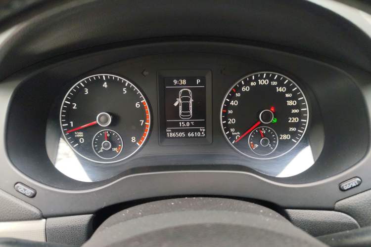 Used Volkswagen Sagitar 2012 1.4TSI Automatic Luxury Edition Instrument Cluster