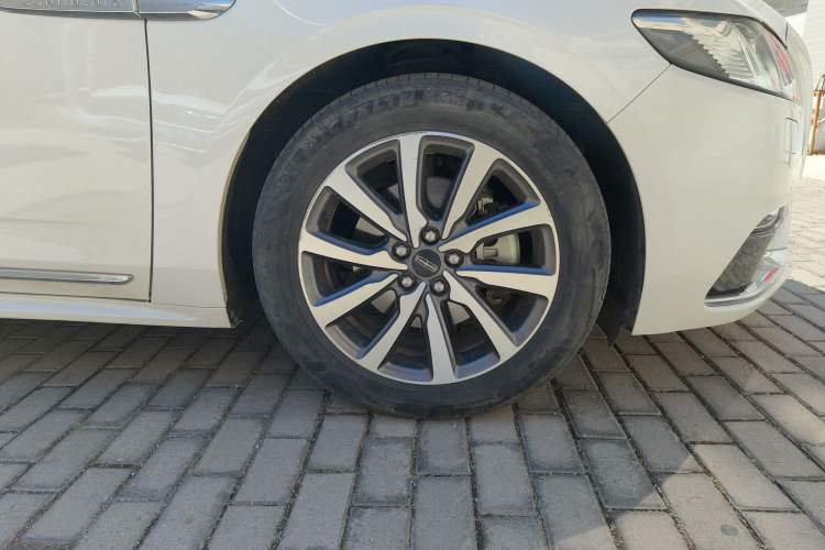 Used Lincoln Continental 2018 2.0T Two-Wheel Drive Deluxe Edition Right Front Wheel Hub