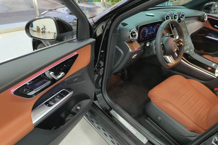 Used Mercedes-Benz GLC 2025 Refreshed GLC 300 L 4MATIC Dynamic Version 5 Seats
