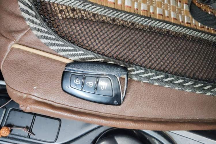 Used Hyundai Santa Fe Classic 2013 2.2T Four-Wheel Drive Comfort Edition with Navigation 7 Seats Vehicle Key