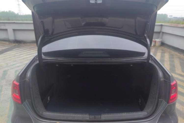 Used Volkswagen Sagitar 2012 1.4TSI Automatic Luxury Edition