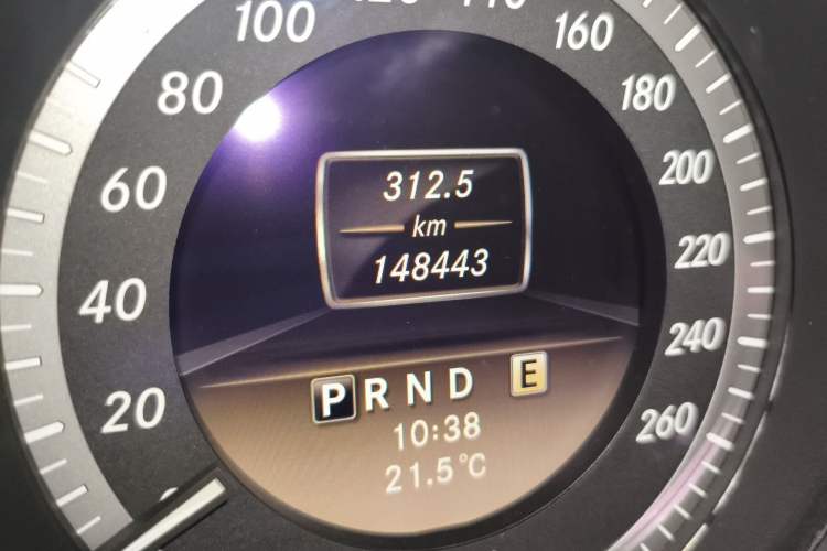 Used Mercedes-Benz C-Class 2011 C 180K Classic model Odometer Close Up