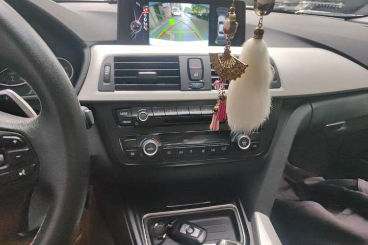 Used BMW 3 Series 2015 320Li Luxury Edition Fashion Model Audio And AC Panel