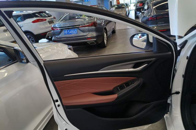 Used Changan Eado 2023 Changan Edition PLUS Blue Whale NE 1.4T GDI DCT Prestige Version
